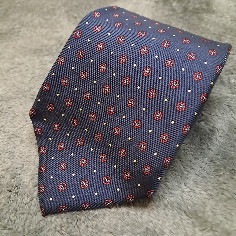 Hickey Freeman Tie Long 60"x 4" Navy w/Red Medallions & White Dots